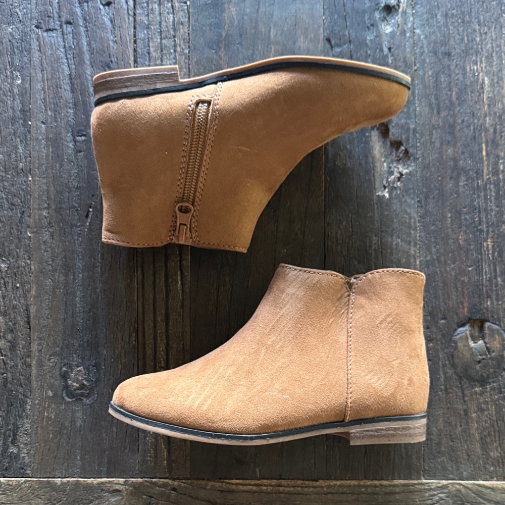 Cat & Jack Girls' Tan Suede Ankle Boots